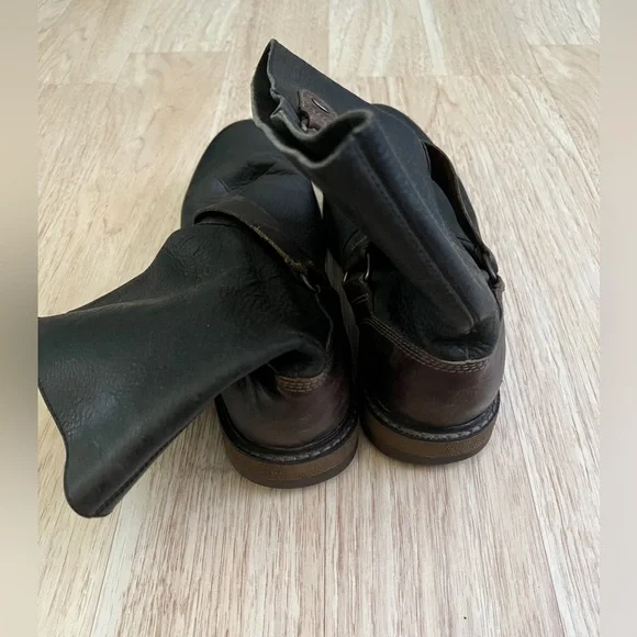 Sorel Black Leather Pull-On Boots with Brown Strap Accent - Picture 4 of 6